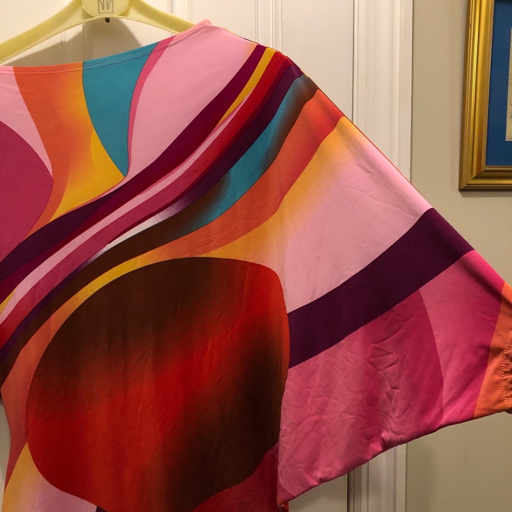 Freshine Abstract Tunic - Picture 4 of 11